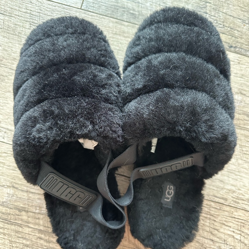 UGG fluff yeah slippers in black size 9